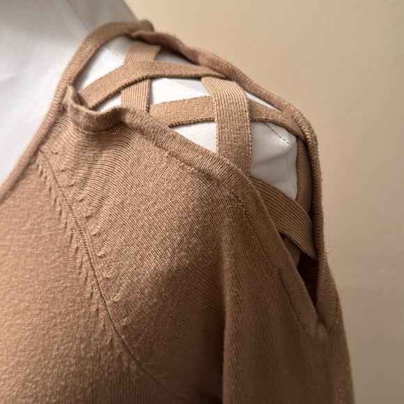 Rounded neck laced cold shoulder tan tunic  NY&C - Picture 2 of 4